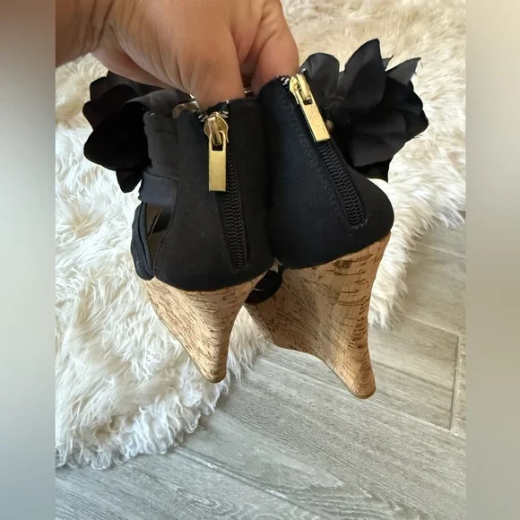 JustFab Black Wedge Sandals with Floral Accent - Picture 4 of 6